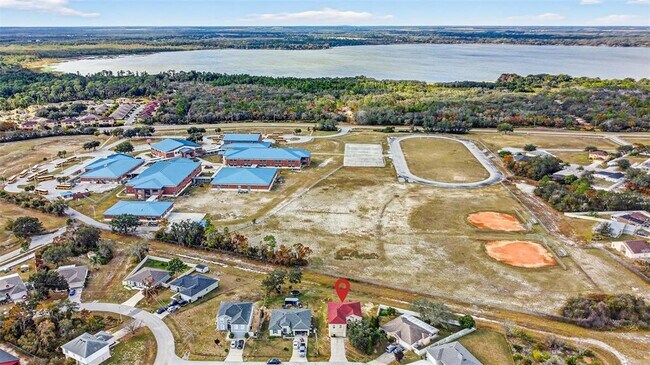 Building Photo - 1906 Lakeview Ln