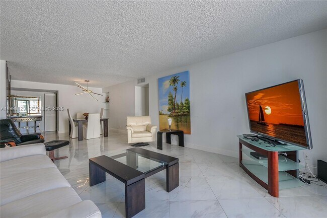 Foto del edificio - 2401 S Ocean Dr