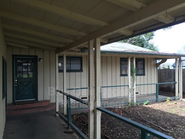 Foto del edificio - 252 Connors Ave