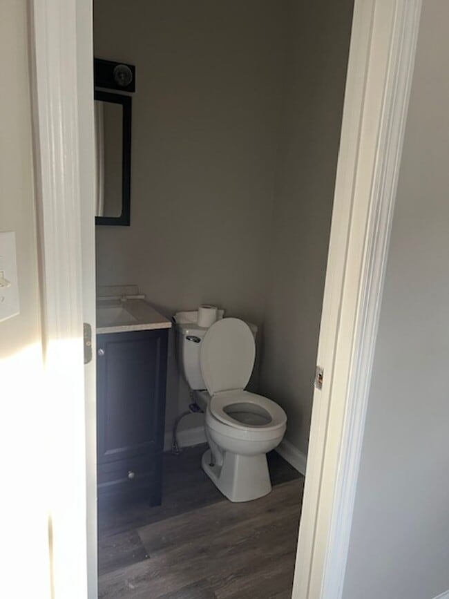 Building Photo - Large Single Family Home