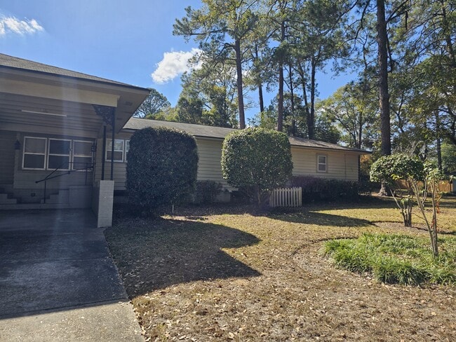 Building Photo - 1222 N Ridge Ave