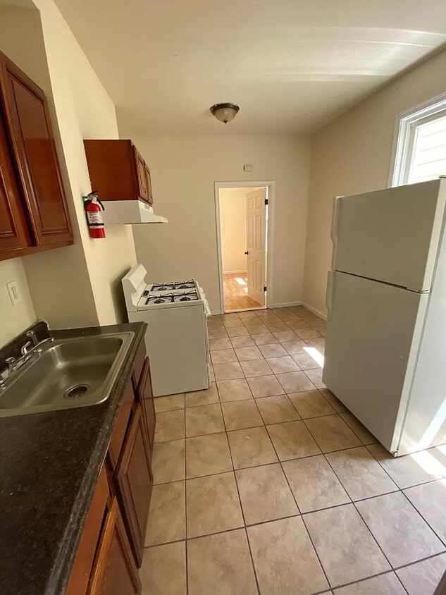 Primary Photo - 77 Brookdale Ave