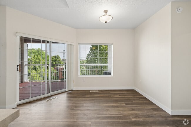2BR, 2BA - 1,220SF - Dining Area - Park Ridge Apartments