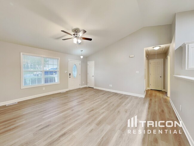 Foto del edificio - 639 Loch Lomond Cir