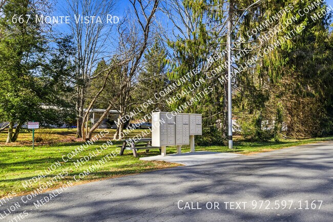 Foto del edificio - 667 Monte Vista Rd