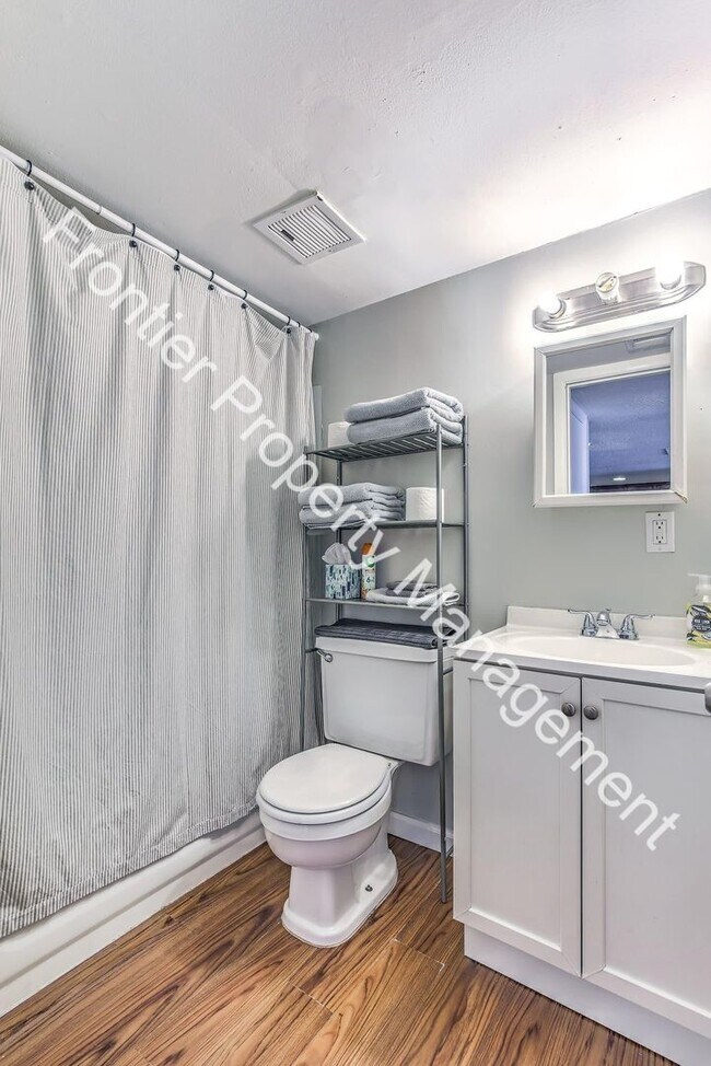 Foto del edificio - One Bedroom One Bath in Clifton Heights