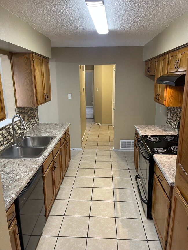 Building Photo - 426 Lochridge Dr