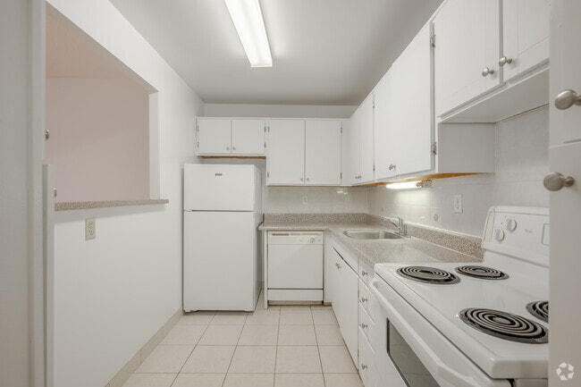 2BR, 2BA - 985SF - Kitchen - Sheppard Centre Apartments