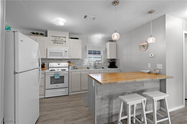 Foto del edificio - 1747 Beverly Dr