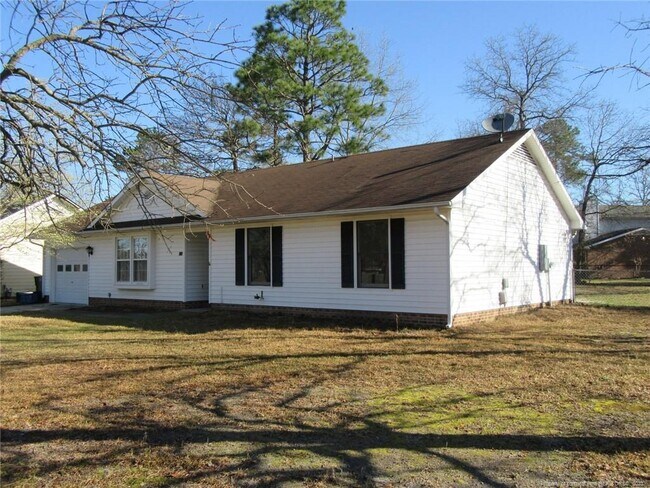 Building Photo - 825 Rim Rd