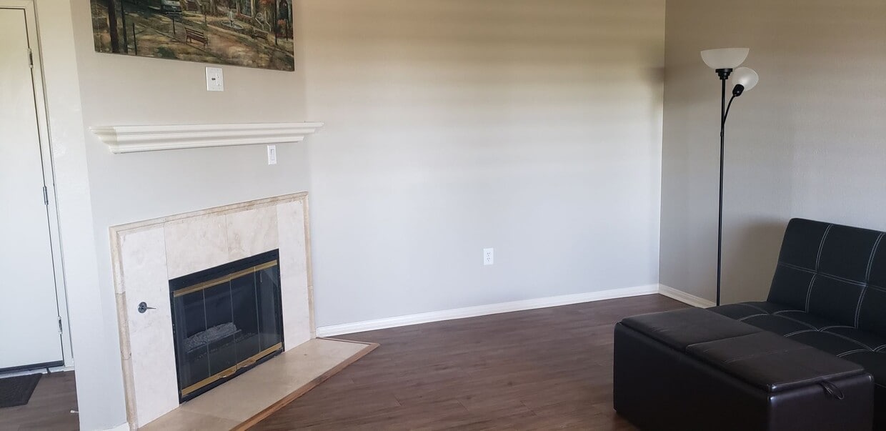 Foto principal - Beautiful3 bedroom condo, located in a 24 ...