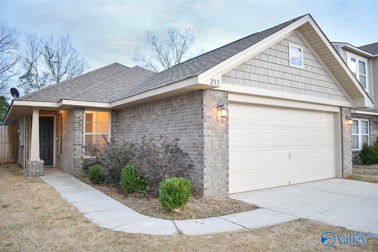 233 Bermuda Lakes Dr, Meridianville, AL 35759 House for Rent in