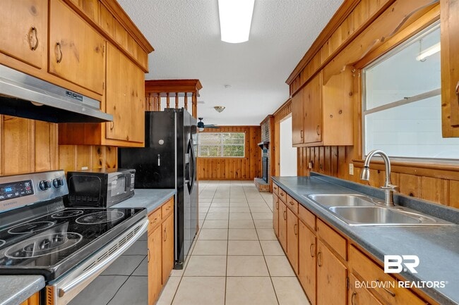 Foto del edificio - 6425 Village Point Dr