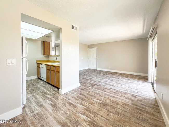 Building Photo - 616 S Hardy Dr