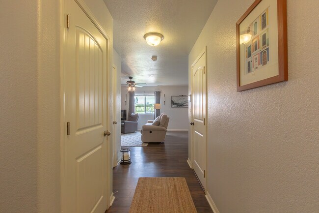 Foto del edificio - 9530 Ghost Flower Ln