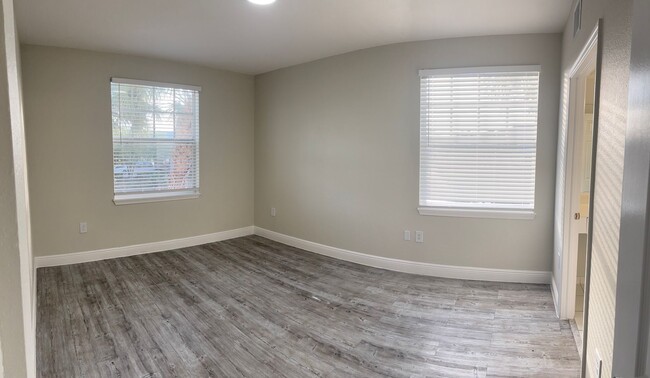 Foto del edificio - Up to 2 Months Free! Spacious 2/2 Corner Lake View Unit in Coral Springs!