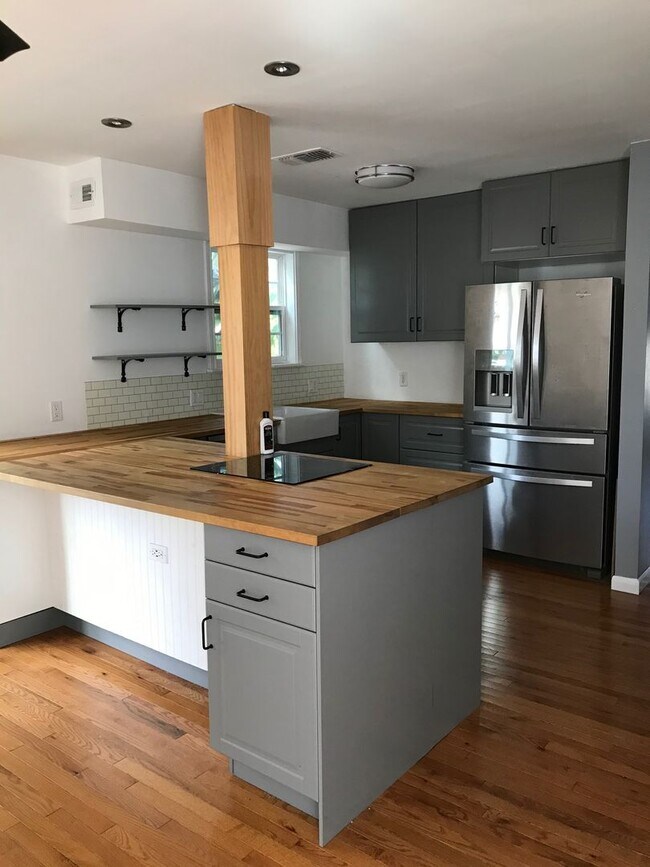 Building Photo - General Ogden