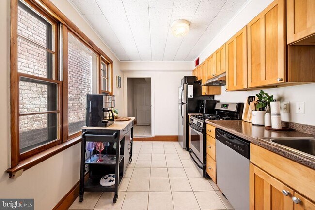 Foto del edificio - 639 S Montford Ave
