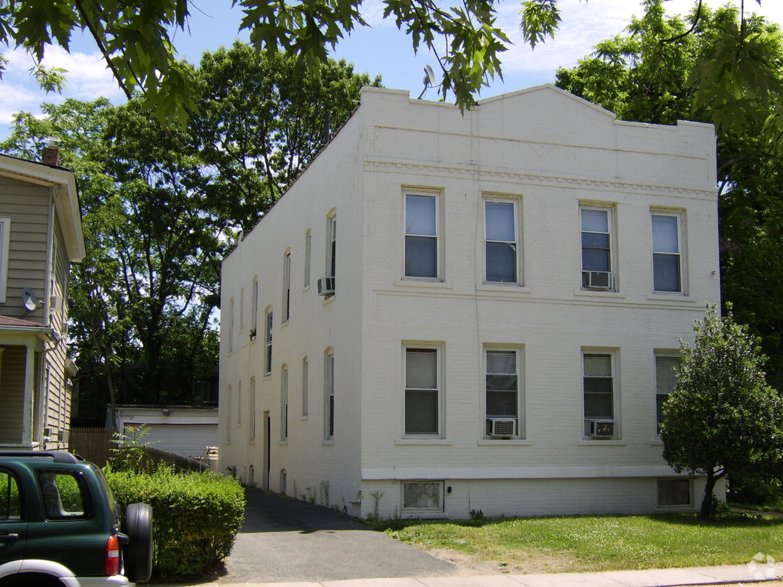 Primary Photo - 107 N Forest Ave