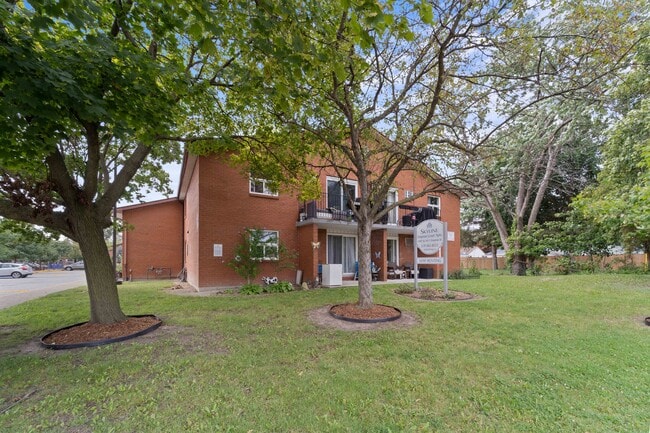 Building Photo - Empress Court Apartments