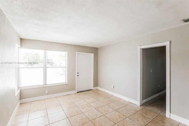 Foto del edificio - 1770 NW 18th St