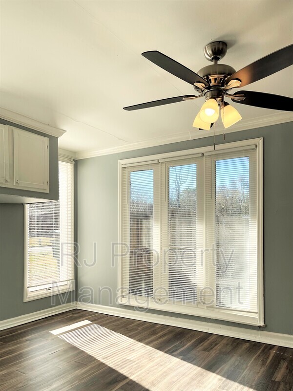 Foto del edificio - 3716 Bluff Wood Dr