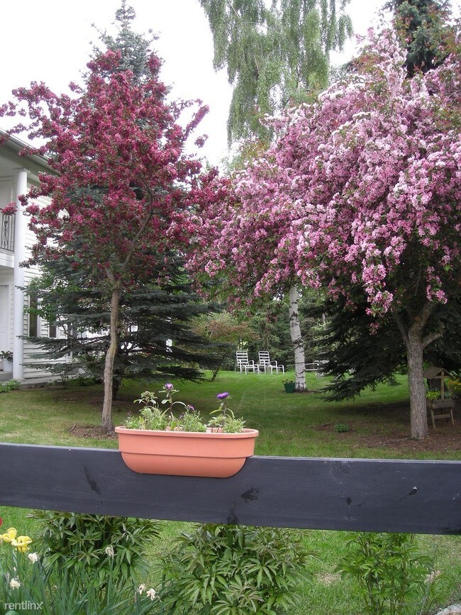 Foto del edificio - 2 br, 1 bath 4plex - 700 W 47th Ave Apt 1 #1