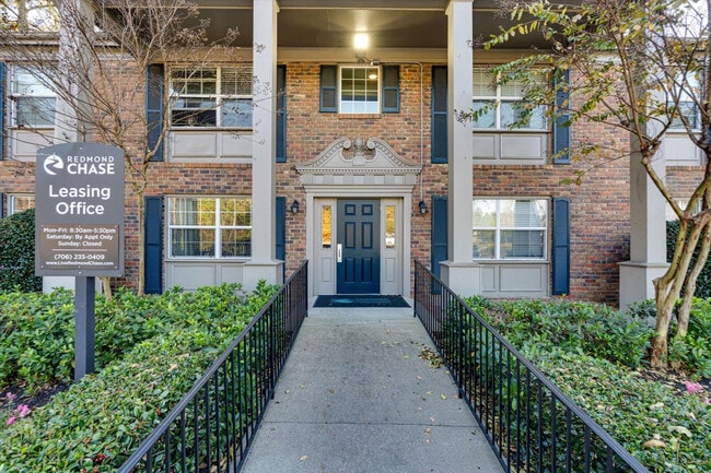 Building Photo - Redmond Chase Apartment Homes