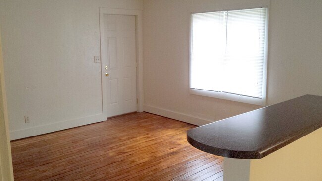 Foto del edificio - Recently Renovated 2 Bedroom Home For Rent...
