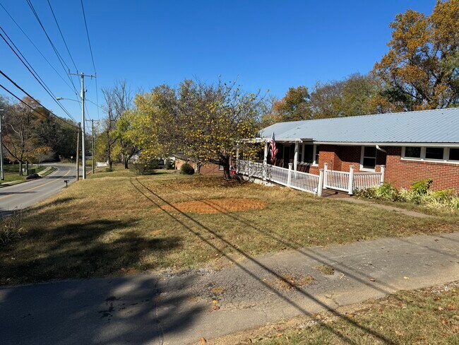 Building Photo - 2720 Old Elm Hill Pike
