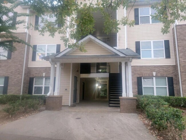 Building Photo - 5202 Fairington Ridge Cir