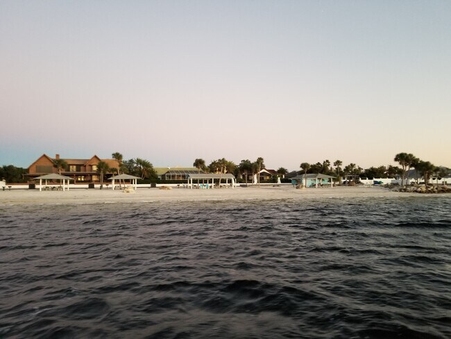 Private beach club Gulf Harbors - 4939 Floramar Ter
