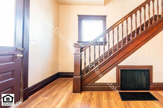 Foto del edificio - 4 bedroom home now available!