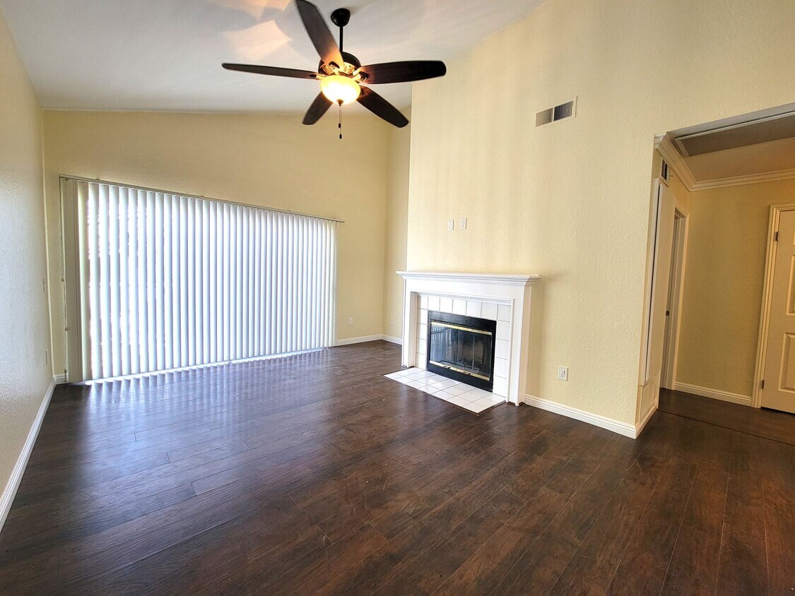 Primary Photo - Upper Level Condo for LEASE | 2 Bed/2 Bath...