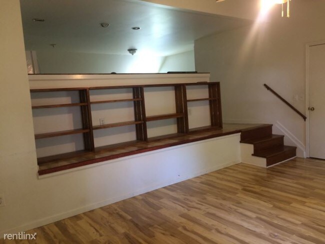 Building Photo - 2 br, 1 bath Apartment - 21 Norwood St.