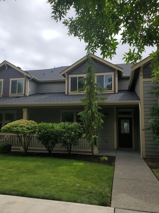 Primary Photo - Beautiful Townhome