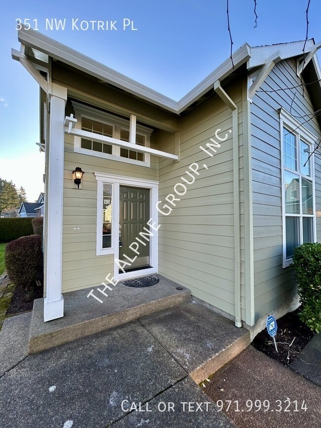 Building Photo - Stunning 4 Bed in Sunset Corridor!