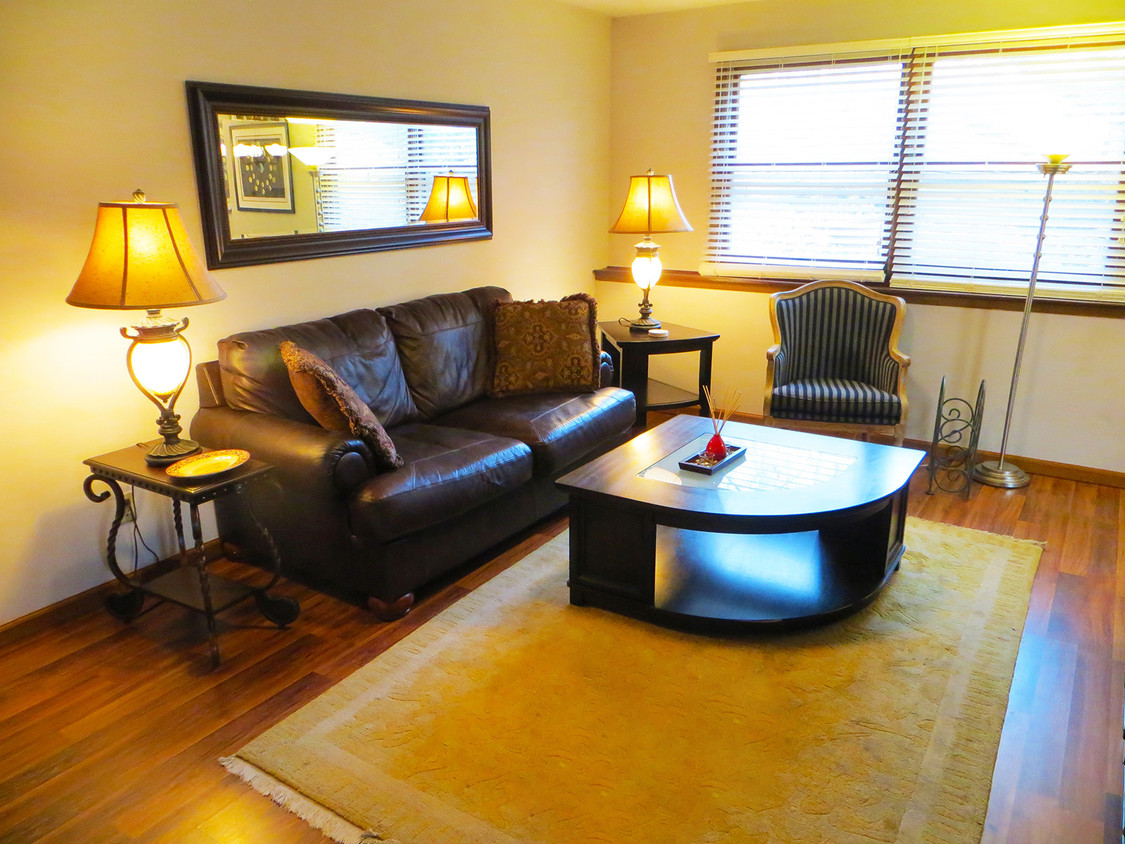 Foto principal - 1307 California Dr