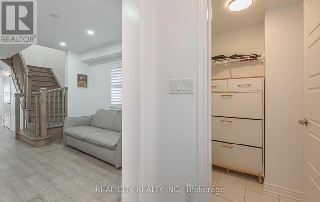 Building Photo - 306 Gillett Pt