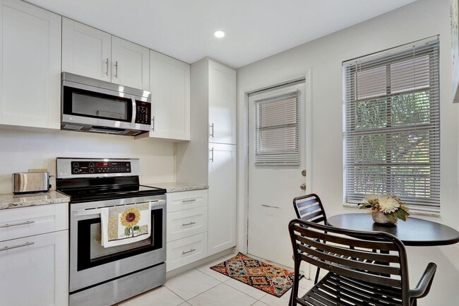 Foto del edificio - 2751 N Palm Aire Dr