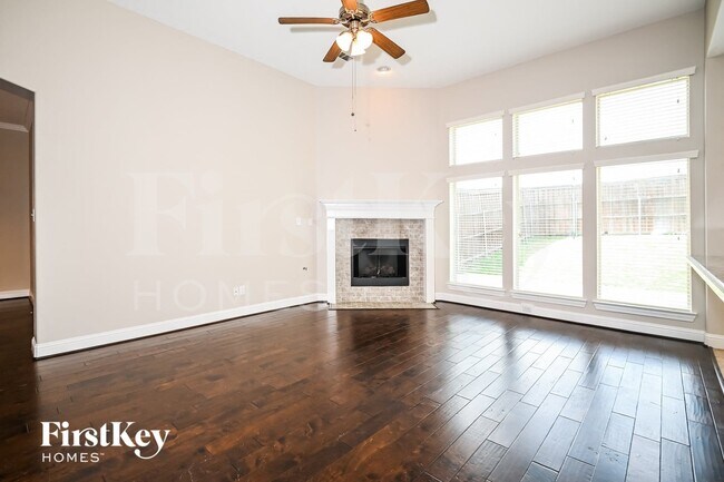 Building Photo - 2921 Regents Park Ln