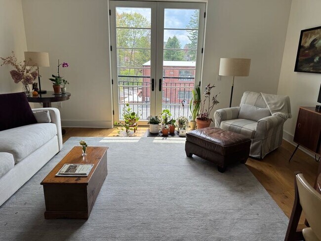 Building Photo - 34 Bridge St