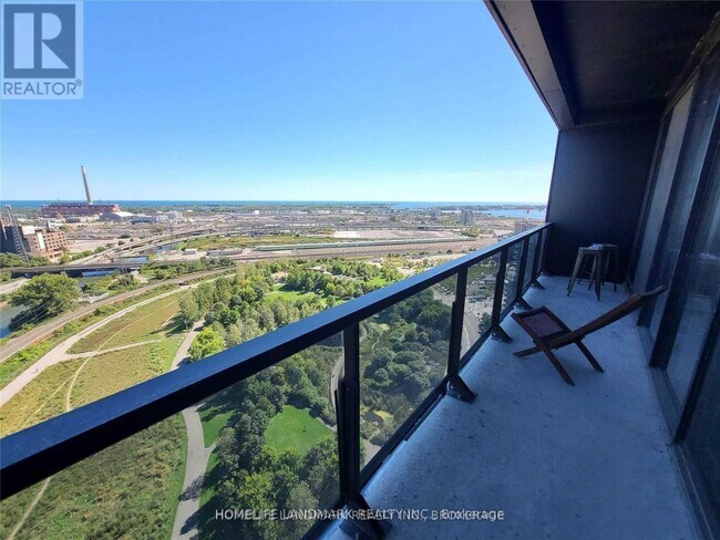 Building Photo - 170 Bayview Ave