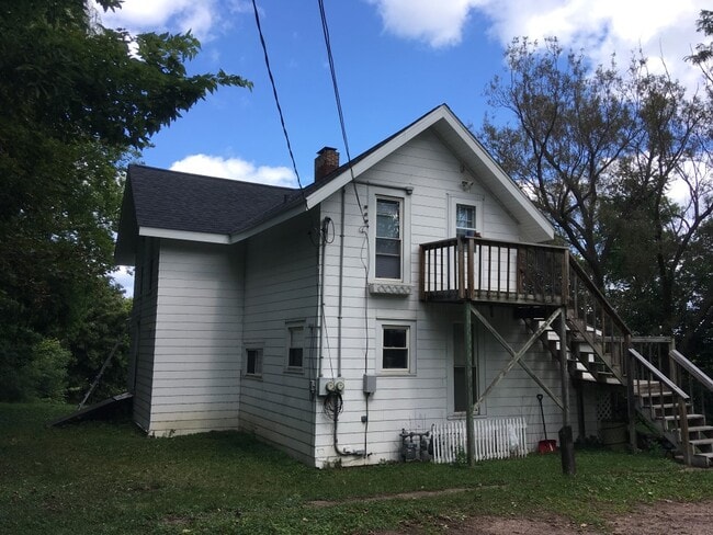 Building Photo - 215 Stanley St