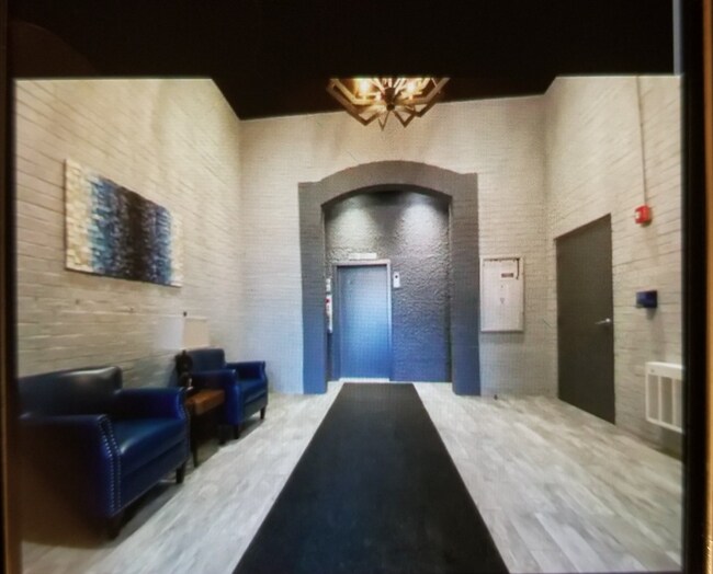 Building Photo - 350 Plum Creek Dr