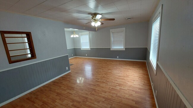 Building Photo - 1804 Academy Avenue