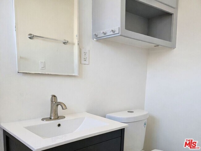 Foto del edificio - 1022 S Catalina St