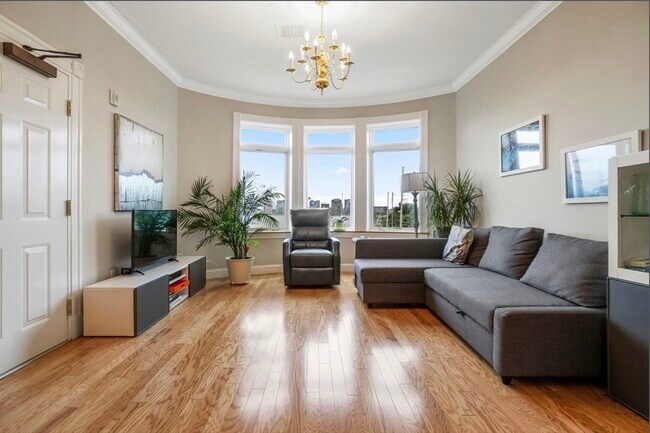 Building Photo - 5 Brigham St