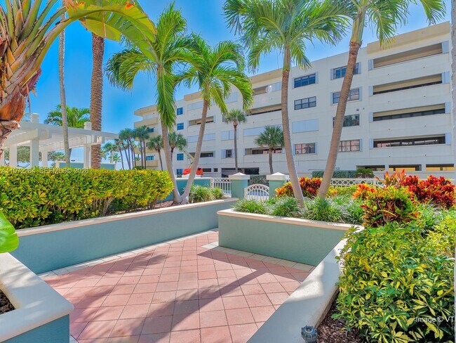 Foto del edificio - 2051 SE 3rd St