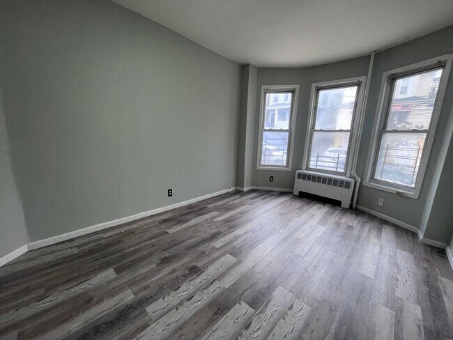 Building Photo - 3645 Olinville Ave